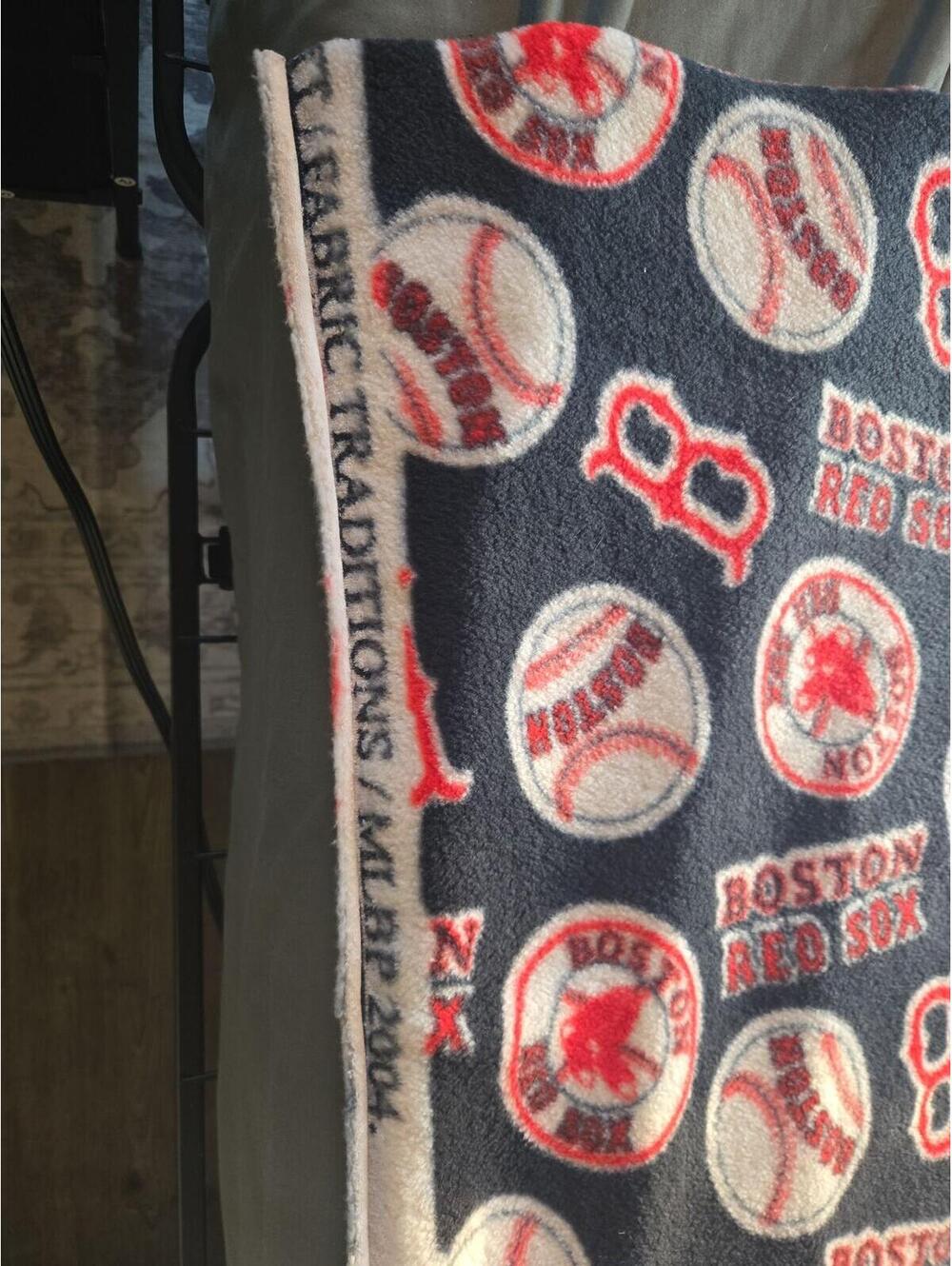 2004 Boston Red Sox MLB Fleece Fabric Remnant 5' x 2' - Picture 2 of 4